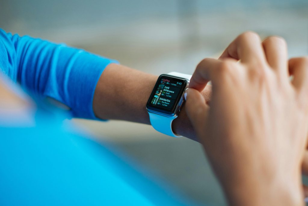 Can Smartwatches Measure Blood Sugar? What’s Real in 2025