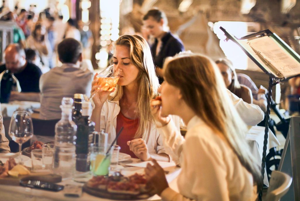 How to Eat Out Safely With Diabetes: Practical Tips for Managing Blood Sugar on the Go