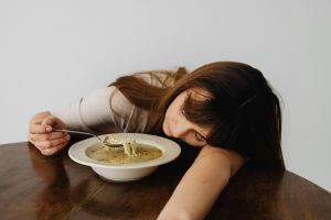 Why Do I Get So Tired After Eating? Causes and How to Avoid Post-Meal Fatigue